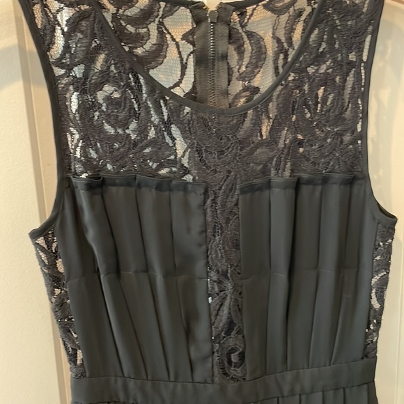 LIKE NEW BCBGeneration Dress Size 2 - Picture 4 of 10